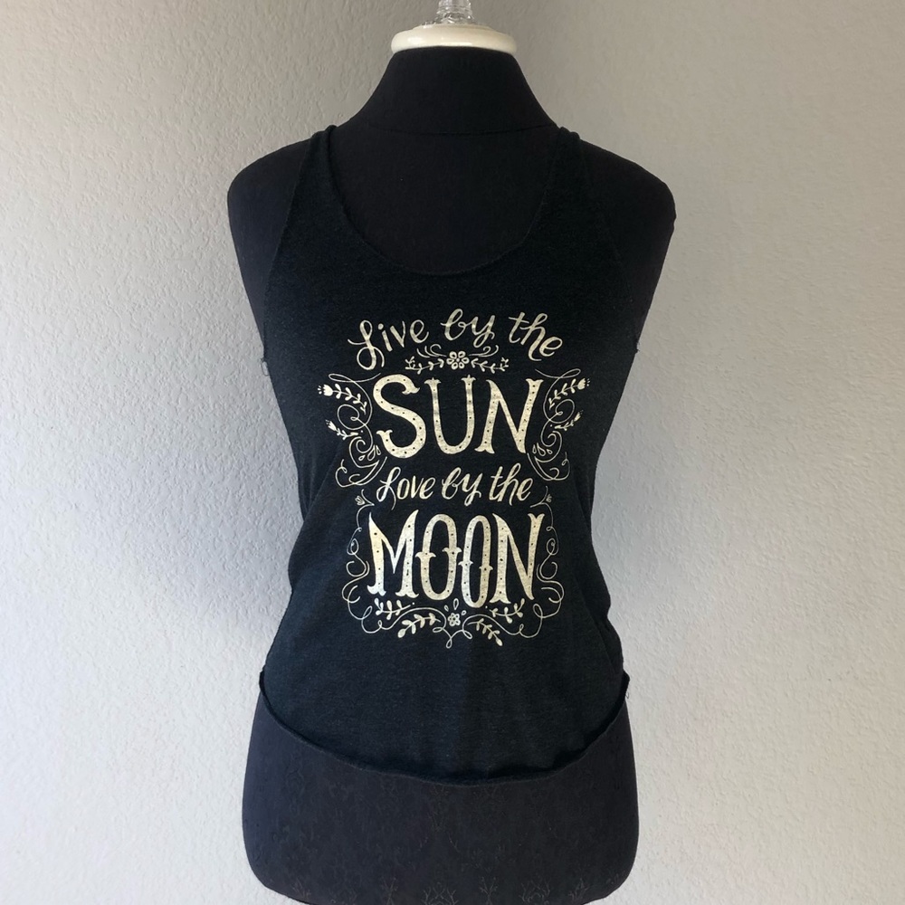 3/$12 Natural Life Graphic Tank size small